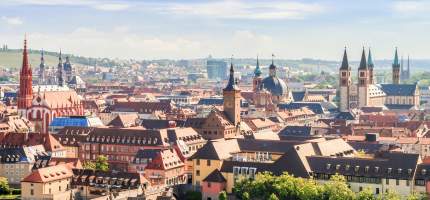 Stadt Würzburg aus der Vogelperspektive.