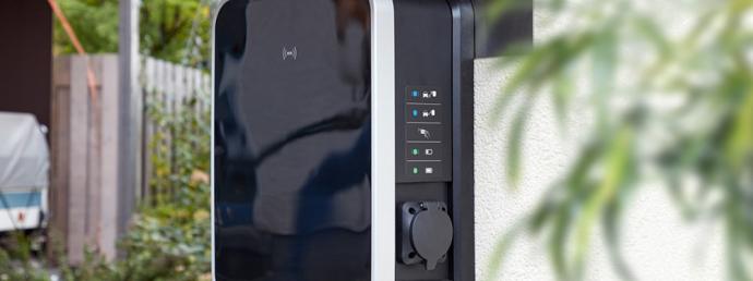 Eine Wallbox zum laden.